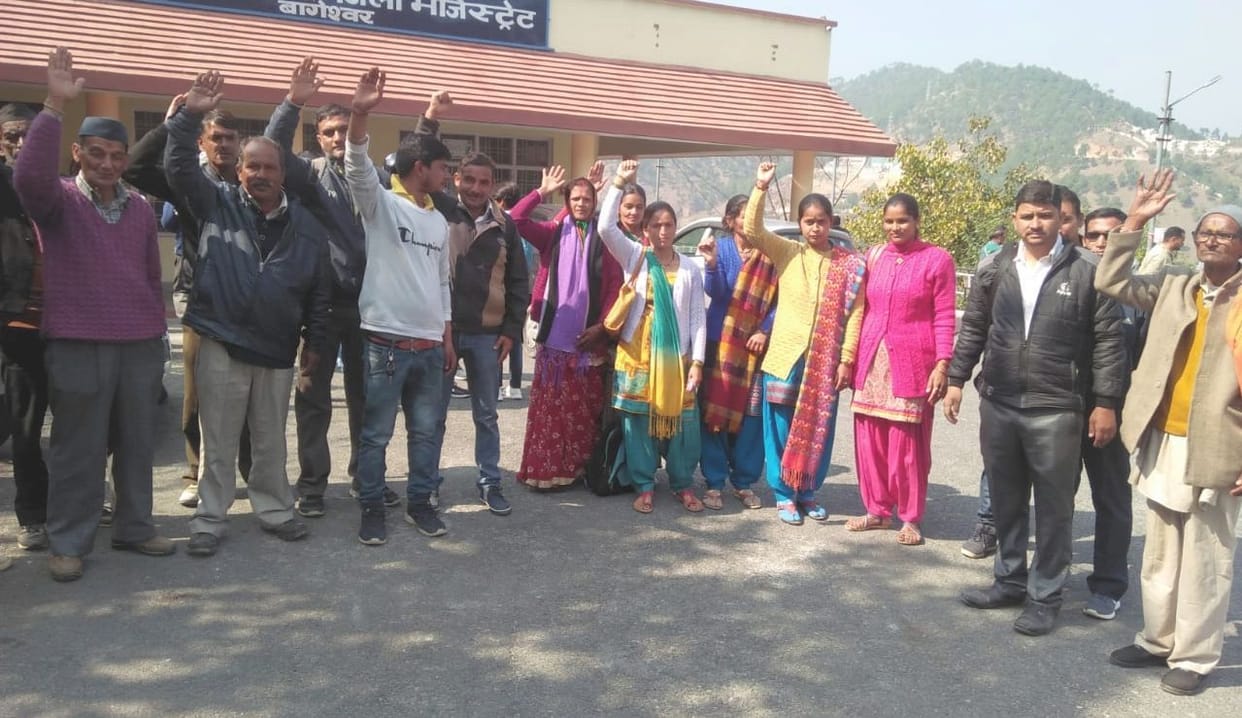 Two groups reached Collectorate for leasing and not giving mining lease