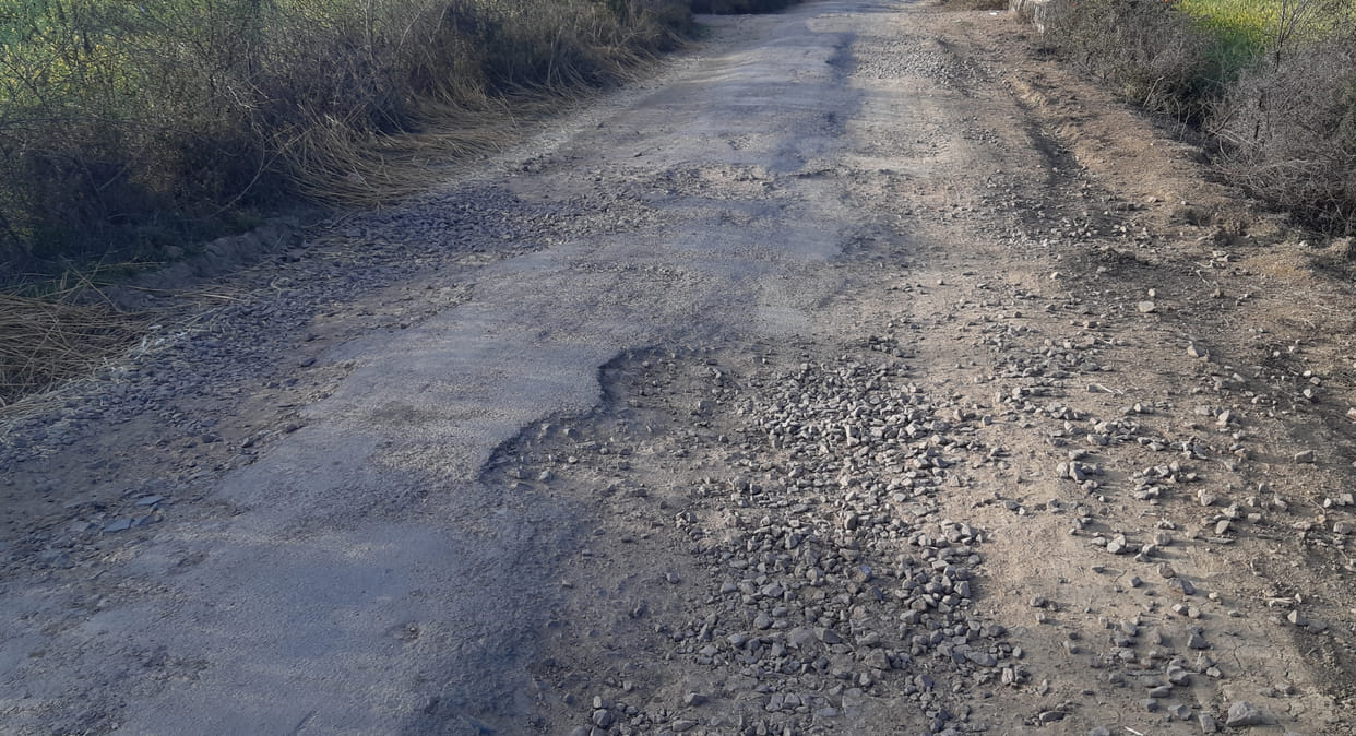 Traveller upset, Conecting road damage