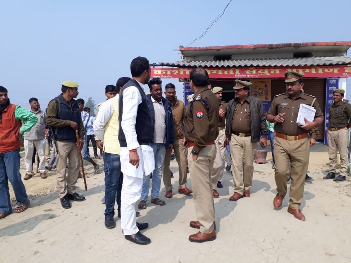 Loot at jan seva kendra in azamgarh
