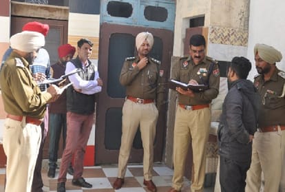 13.87 lakh Rupees looted with bank worker in Firozpur of Punjab
