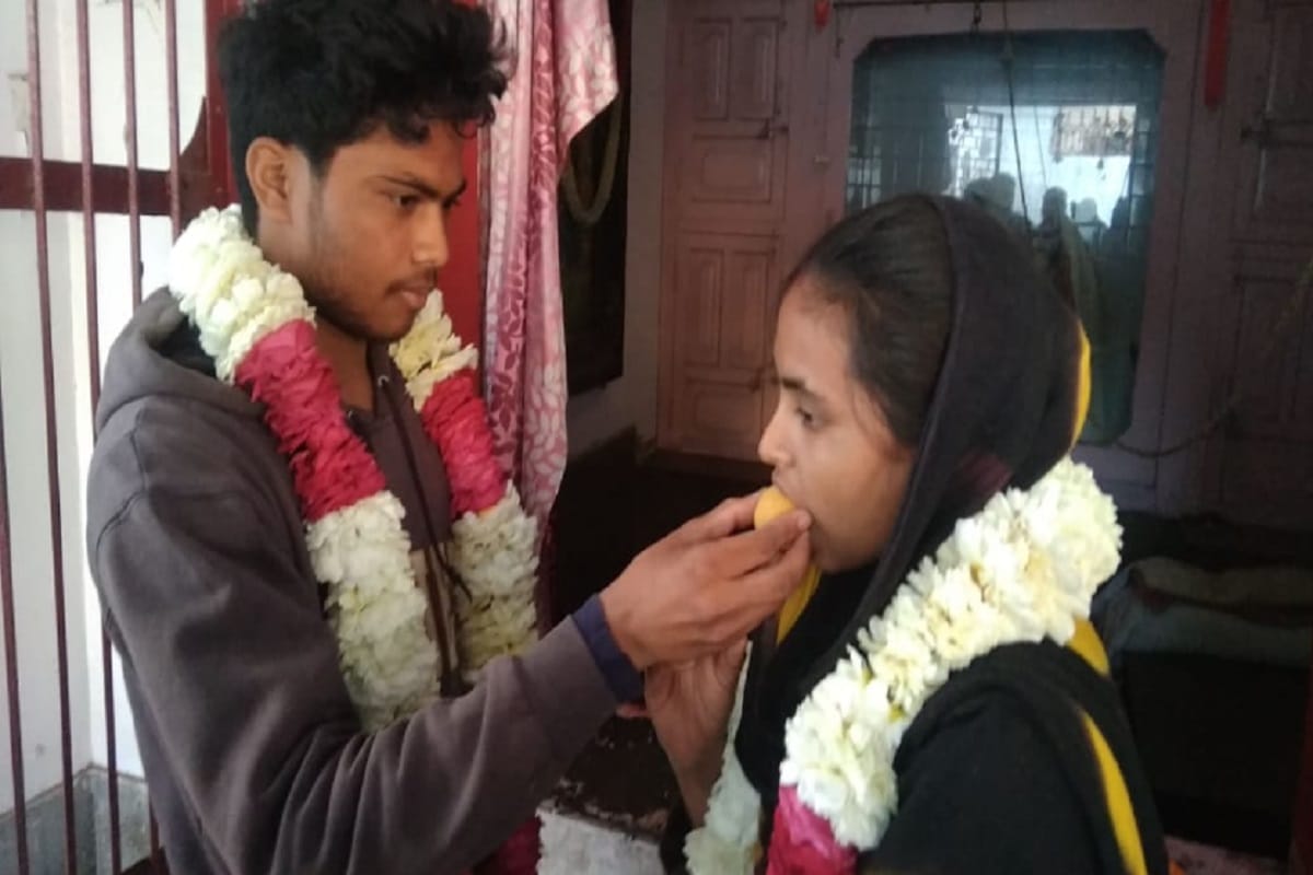 Lover couple married in temple at Sardhana of Meerut city