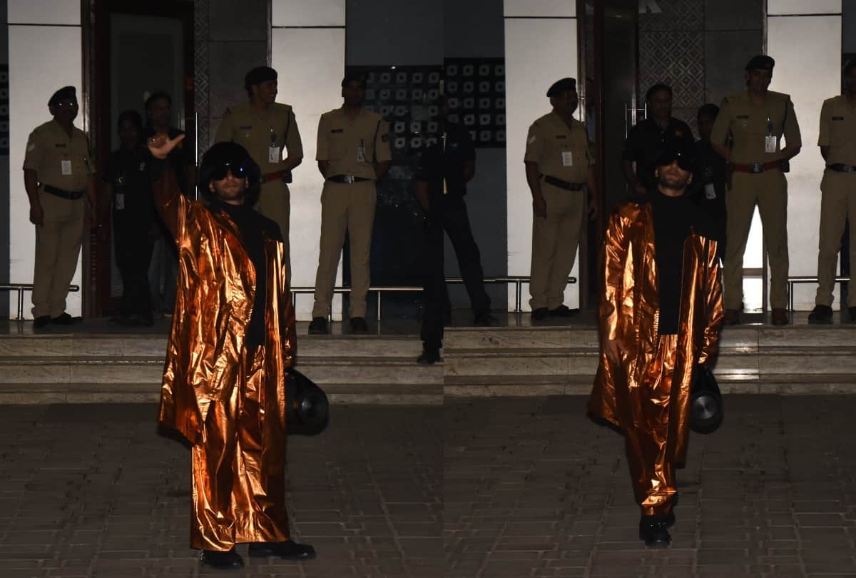 ranveer singh got trolled for his golden pant coat in airport
