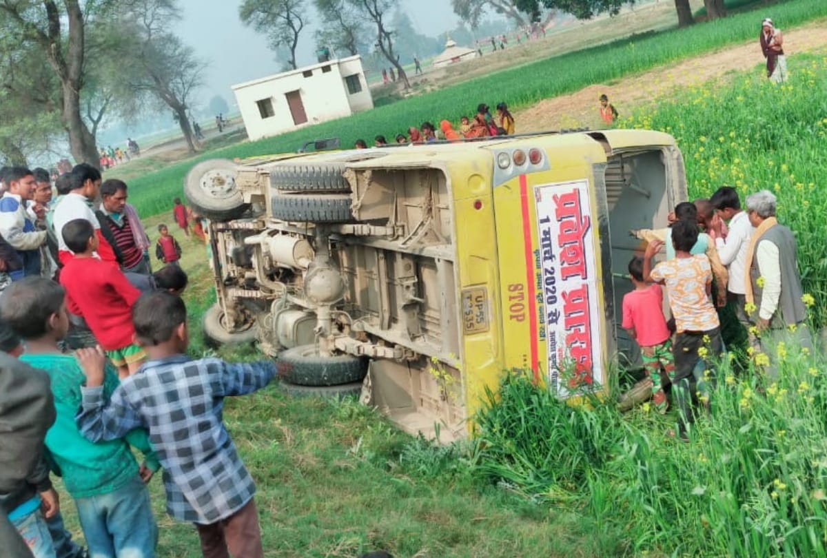 Many students injured after school Bus overturned in siddharthnagar