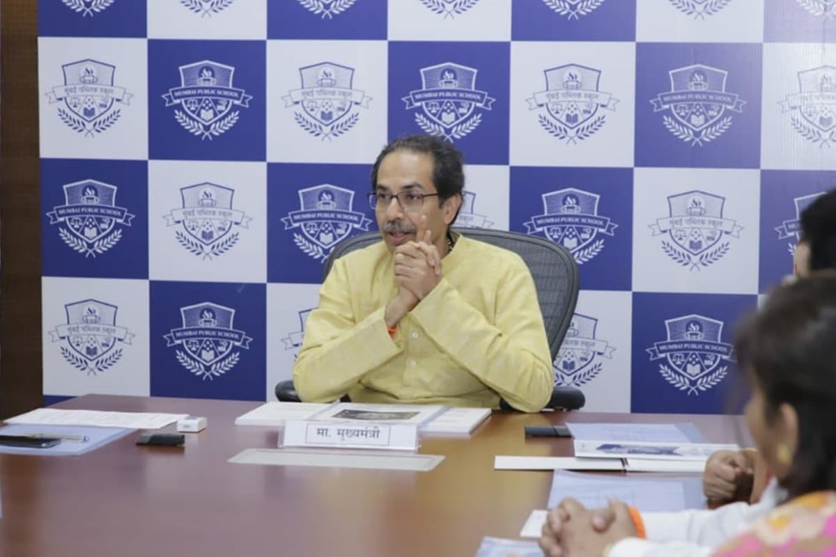 Shivsena attack central govt for making wall around slum area, ask questions from PM Modi on this
