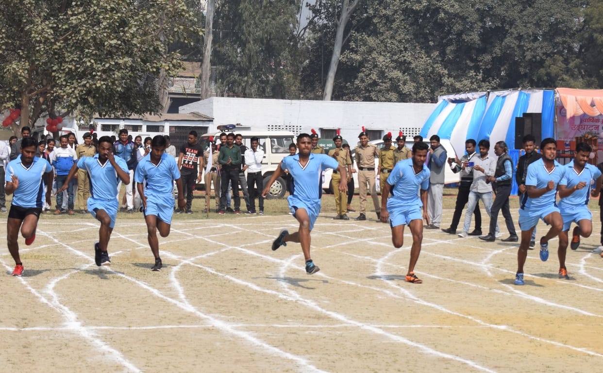 100 meter daud me aakanksha awwal