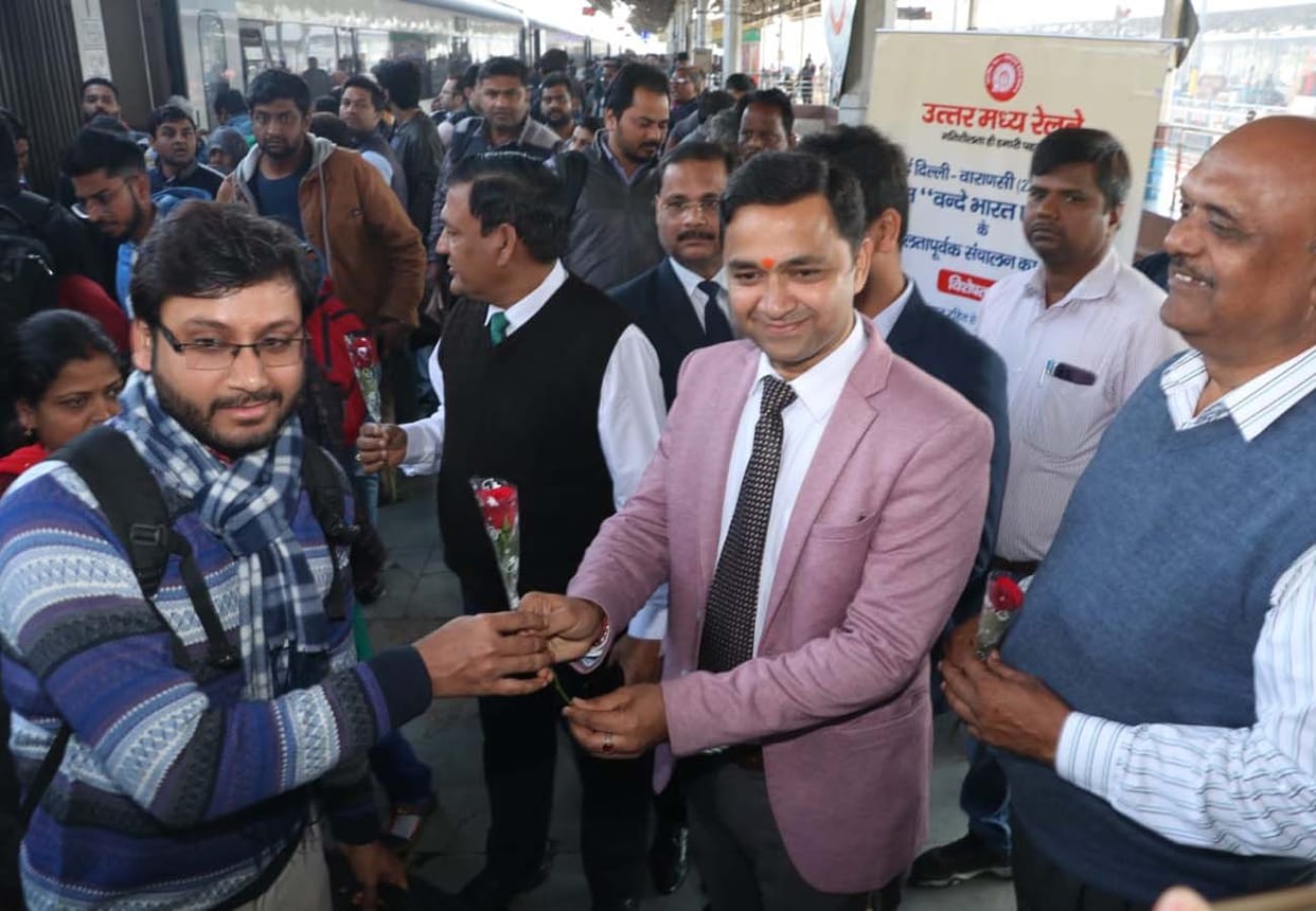 Vande Bharat train completed one year, grand celebration at Kanpur Central
