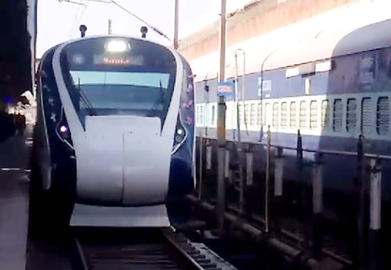 Vande Bharat train completed one year, grand celebration at Kanpur Central