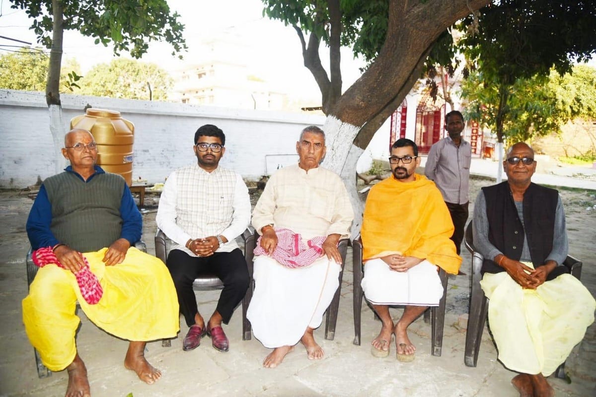 Abhishek Brahmachari met chhote Lohia brother in ballia