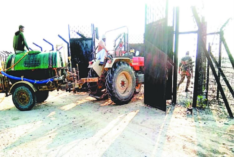 Pesticide spraying in Locusts affected area in Indo-Pak Border