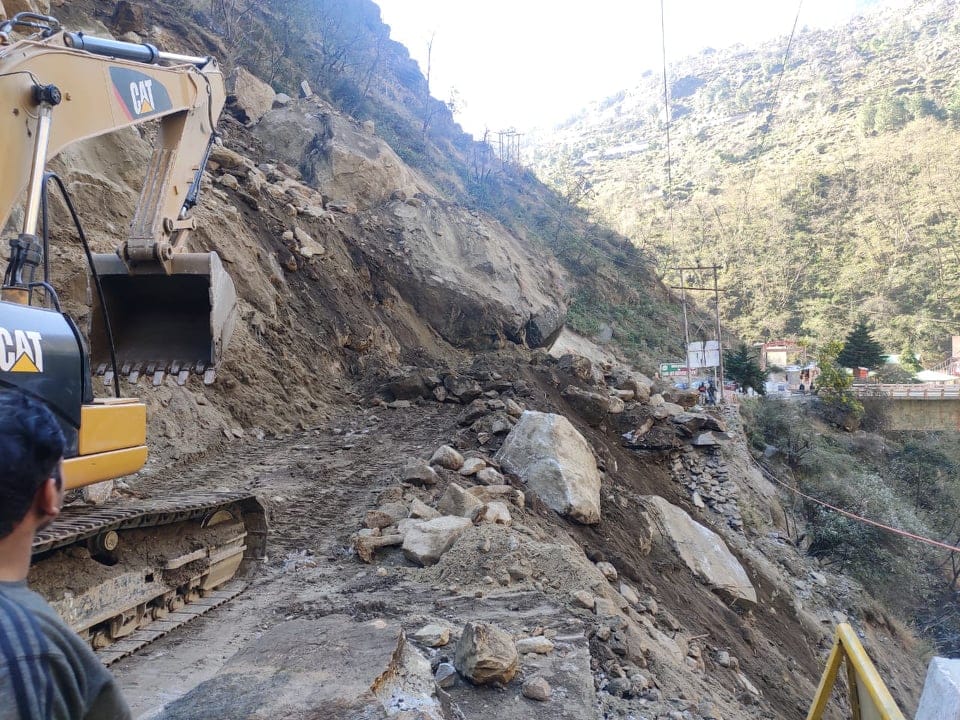 Badrinath highway blocked due to landslide in Vishnuprayag