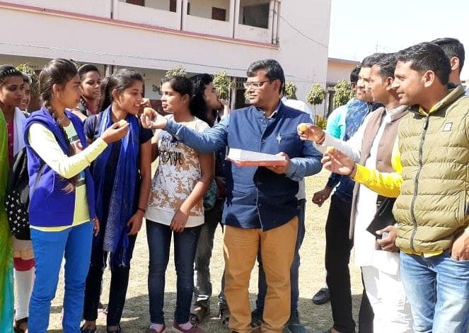 Allocation of funds for university in UP Budget, sweets distributed