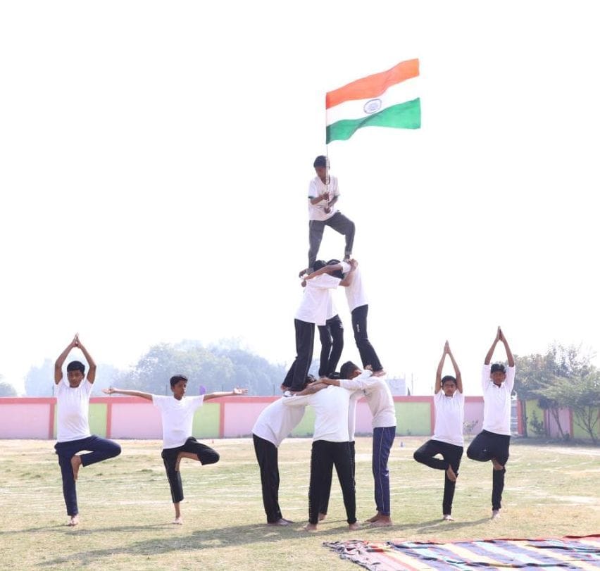 baasket bol mein peeyoosh, pharraata daud mein shiva pratham