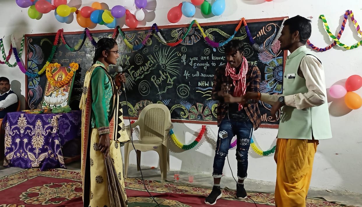Friends became emotional on Farewell party