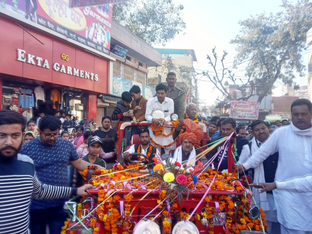 The flag of religion was installed on the Siddh Peetha of Baba Haridas