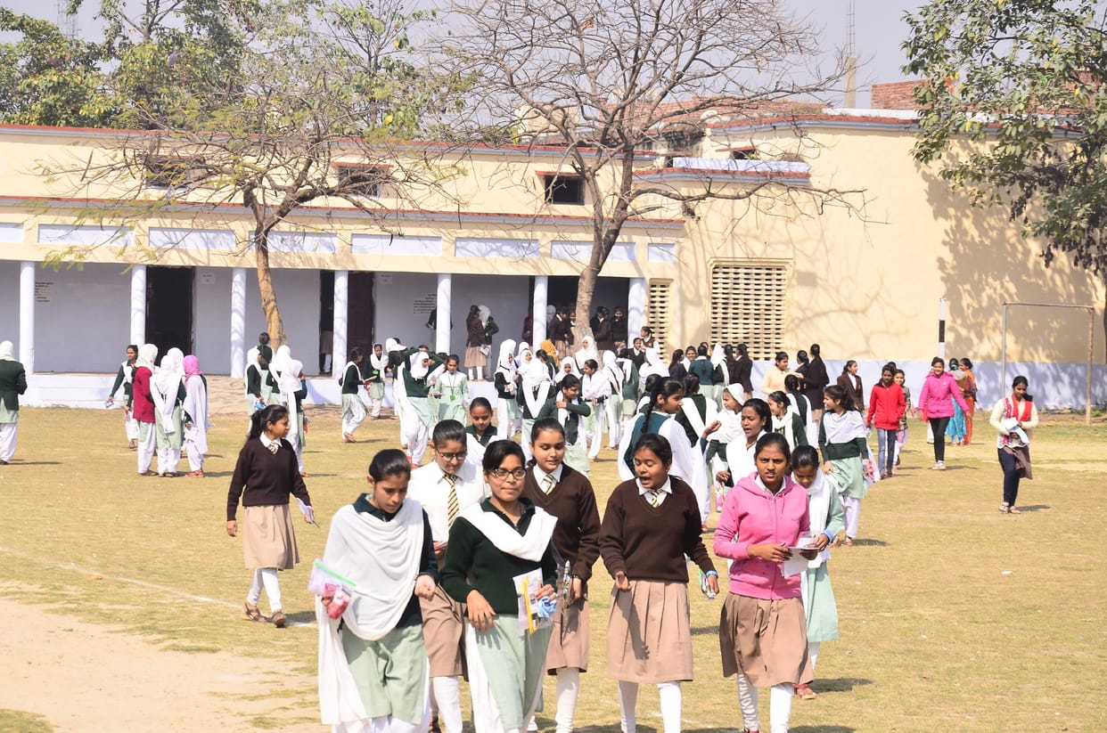 9356 students left the exam on the first day