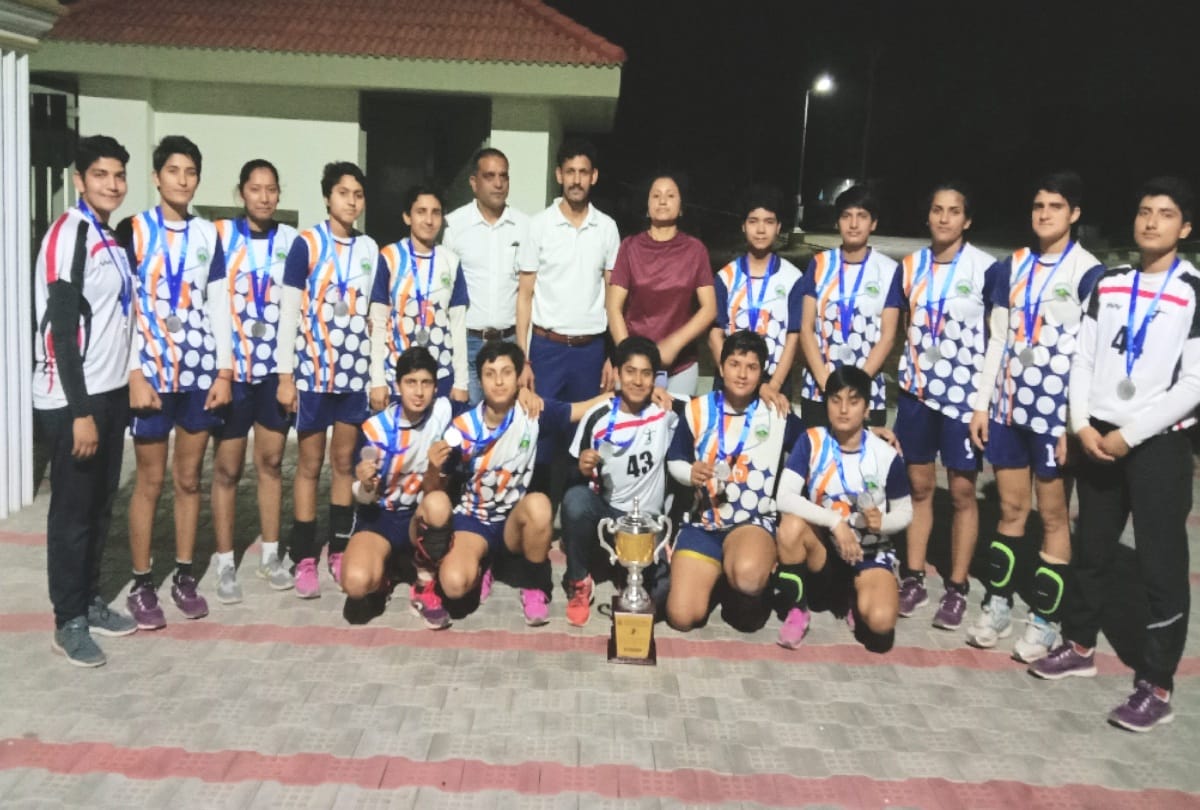 Himachal's daughters became runners up in inter university handball