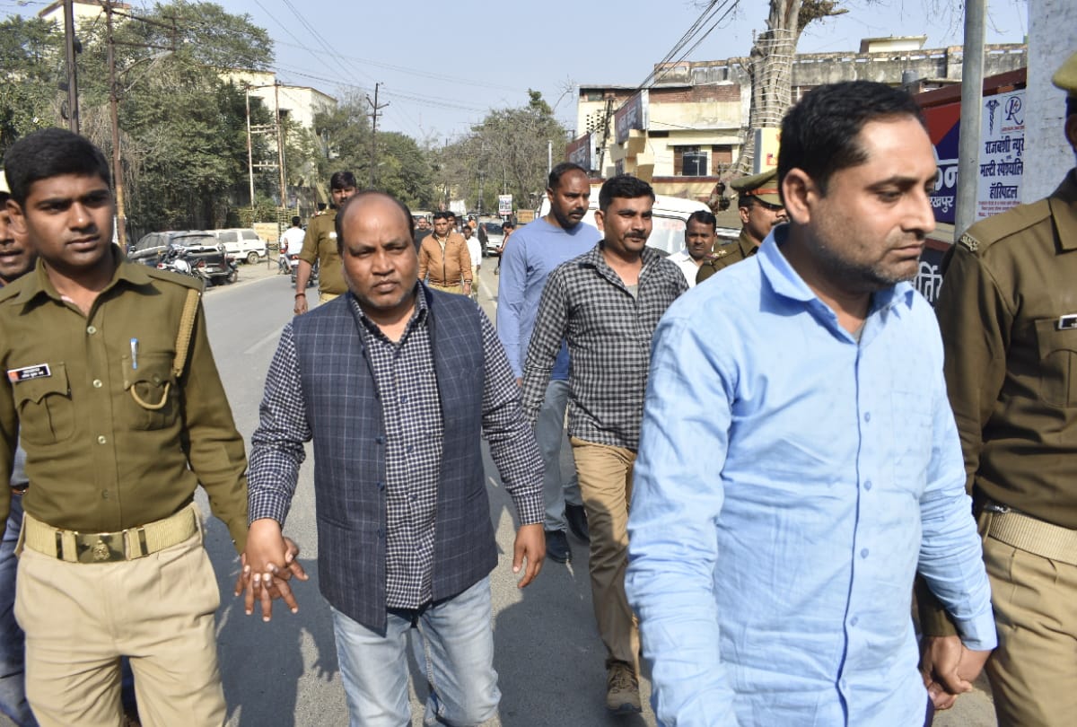 SIT arrested four accused in investigation action on truck overloading recovery case in Gorakhpur