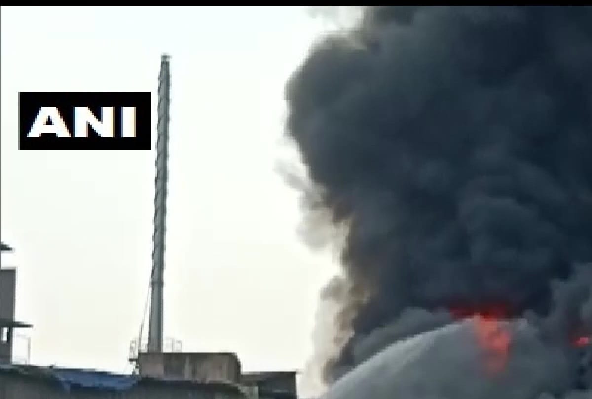 Factory owners ran away after seeing the watchman burning alive, crackers were being made illegally