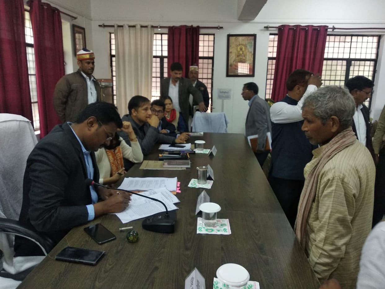 DM K. Vijayendra Pandian gave order SDM on samadhan diwas orgnised in Sadar tehsil gorakhpur