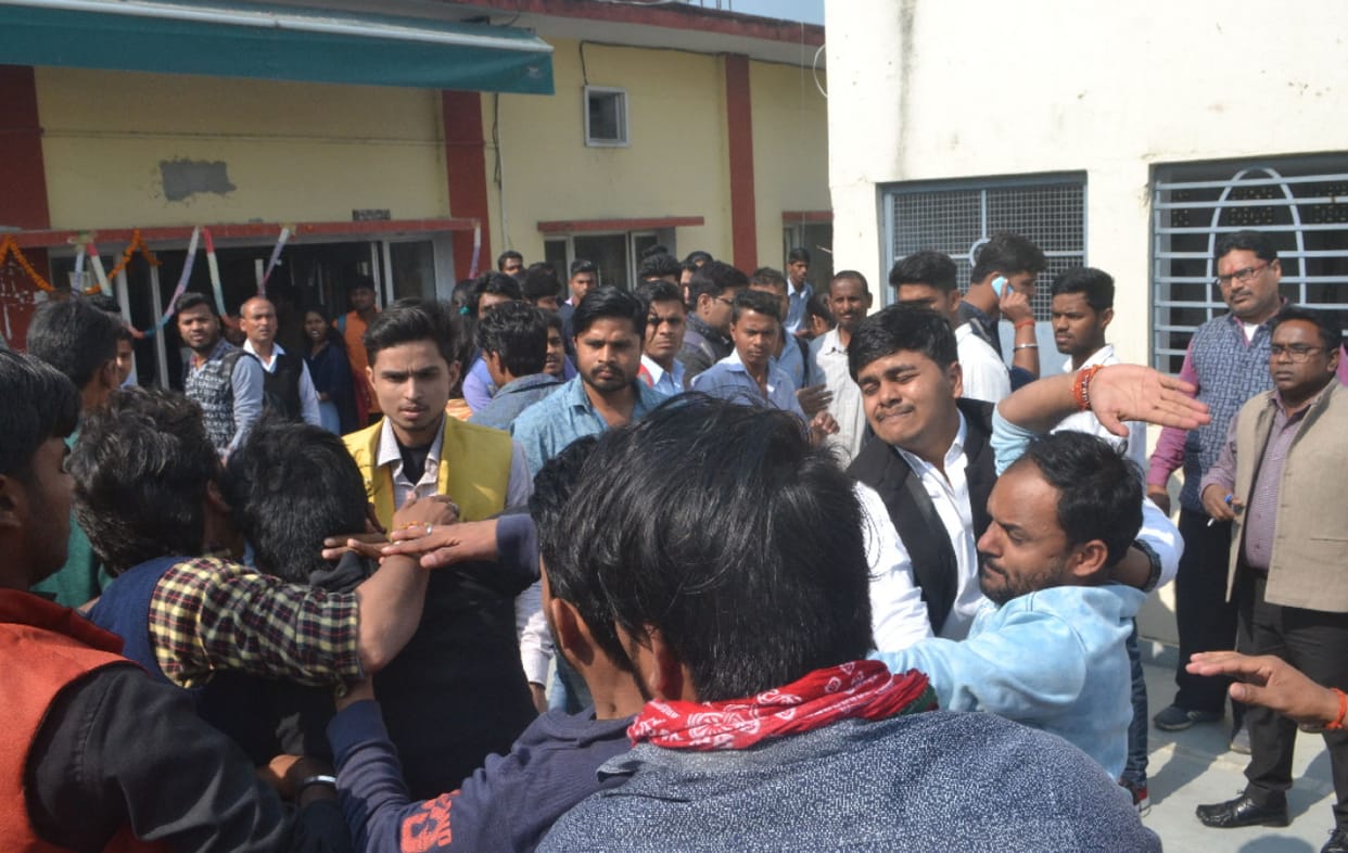 two student group fight in sant kabir nagar HRPG college