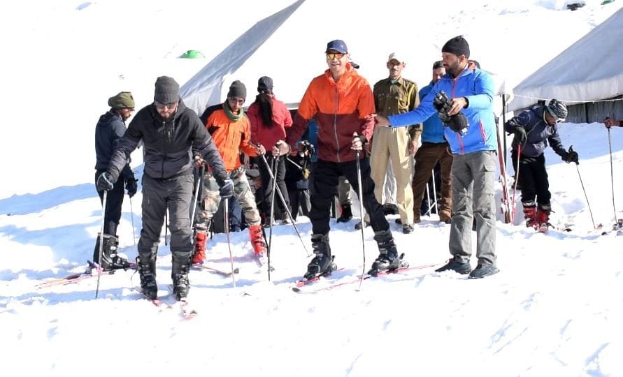 DM took stock of training of Chopta-Monal Festival, also enjoyed skiing