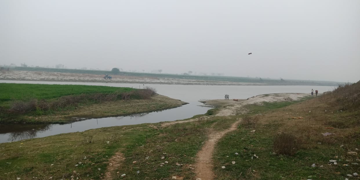 ganga ko ganda kar rahee kaalee nadee