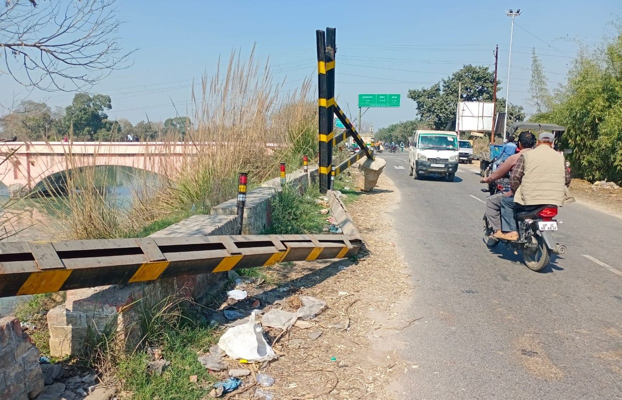 Gangahar's boundary wall and height gauge broken