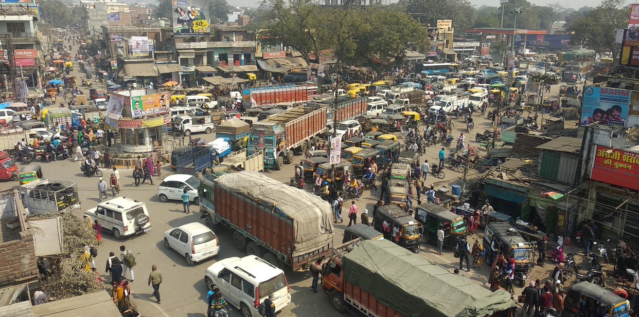Traffic jam at th parav crasing