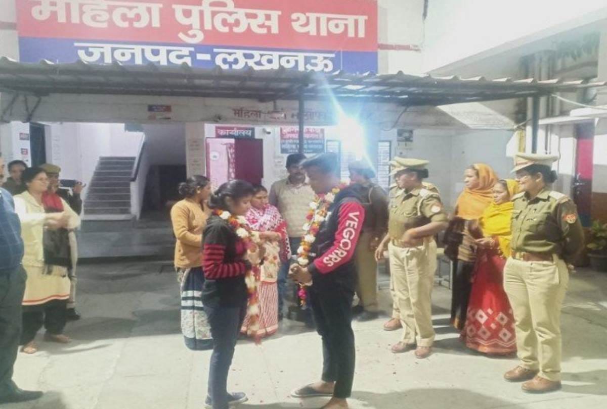 Couple marries at Lucknow women police station as family disapproved of wedding