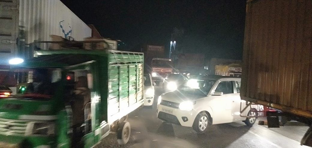 Highway from Bani Pul to Jajmau remained jammed for five hours