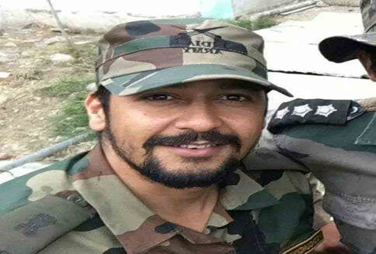 Encounter between security forces and terrorists in Pulwama, Four soldiers martyr including Major