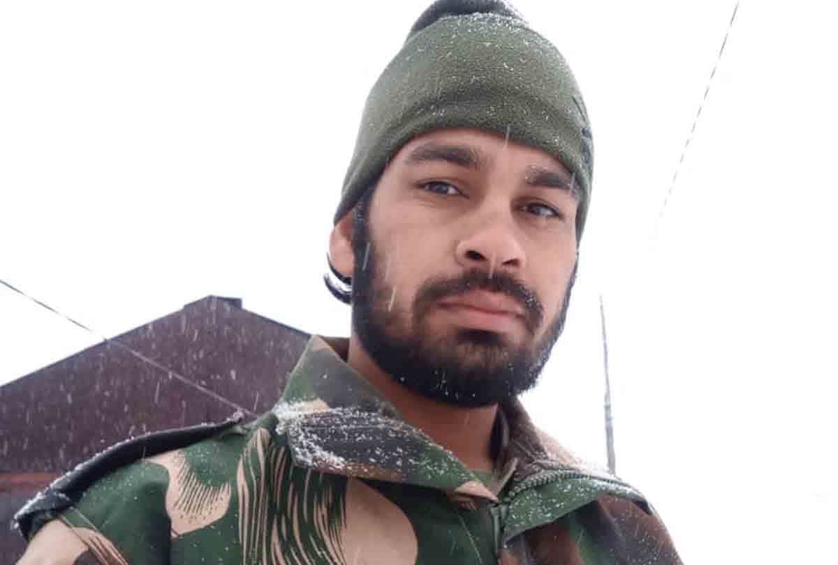 Encounter between security forces and terrorists in Pulwama, Four soldiers martyr including Major