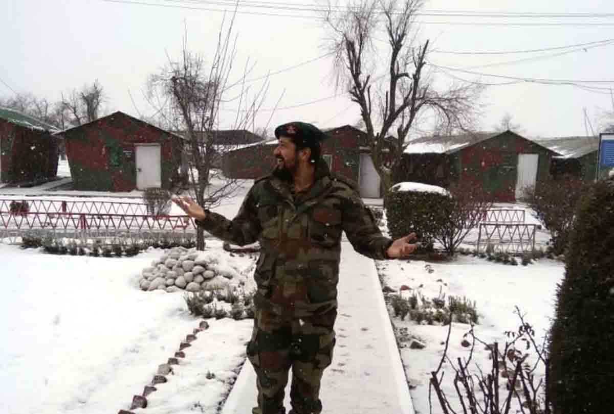 Encounter between security forces and terrorists in Pulwama, Four soldiers martyr including Major