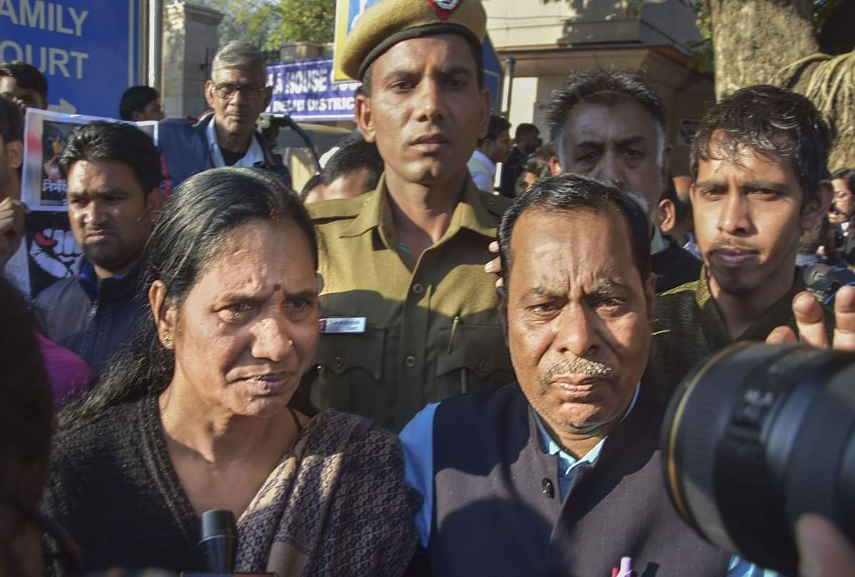 Nirbhaya case latest update Vinay and advocate scolded by Patiala house court