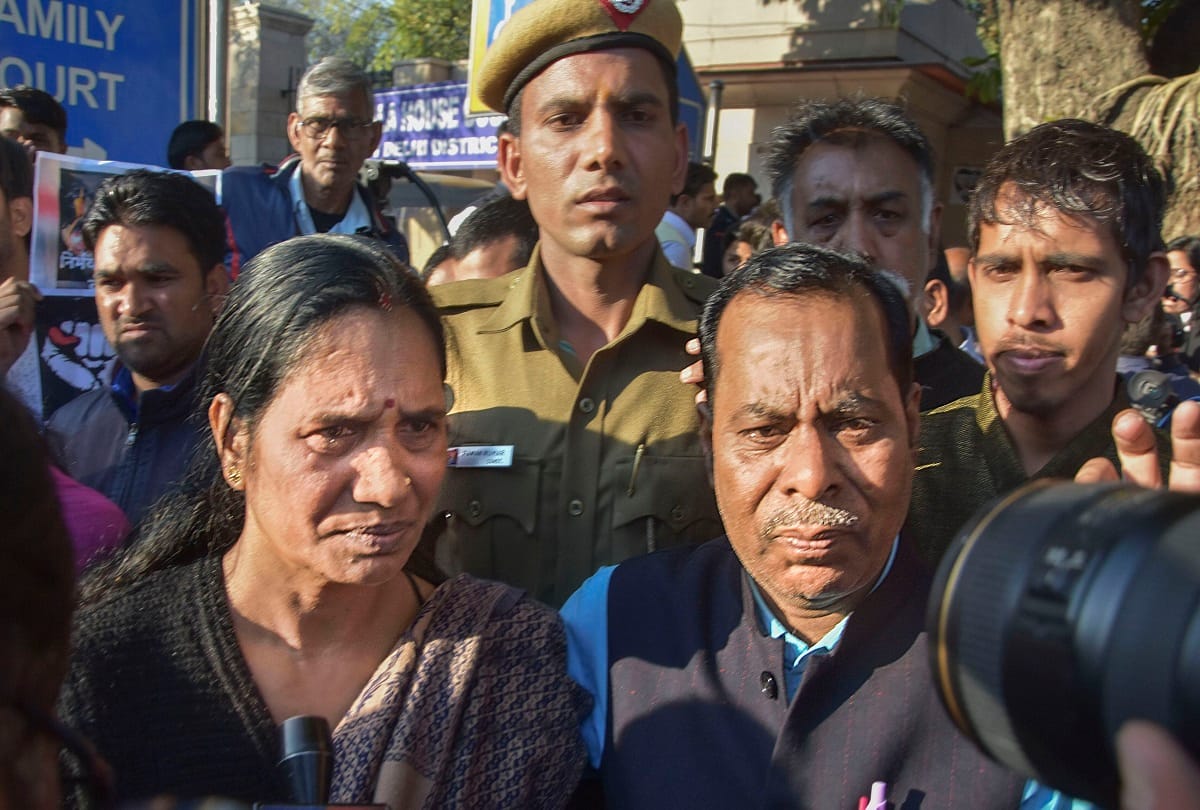 Nirbhaya Case these cases are hurdle in hanging of convicts hanging may postpone for fourth time
