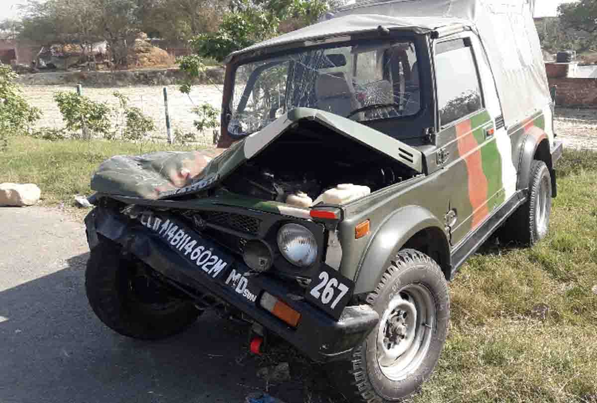 accident in Agra-Lucknow Express, truck hits Army Gypsy, two soldiers injured