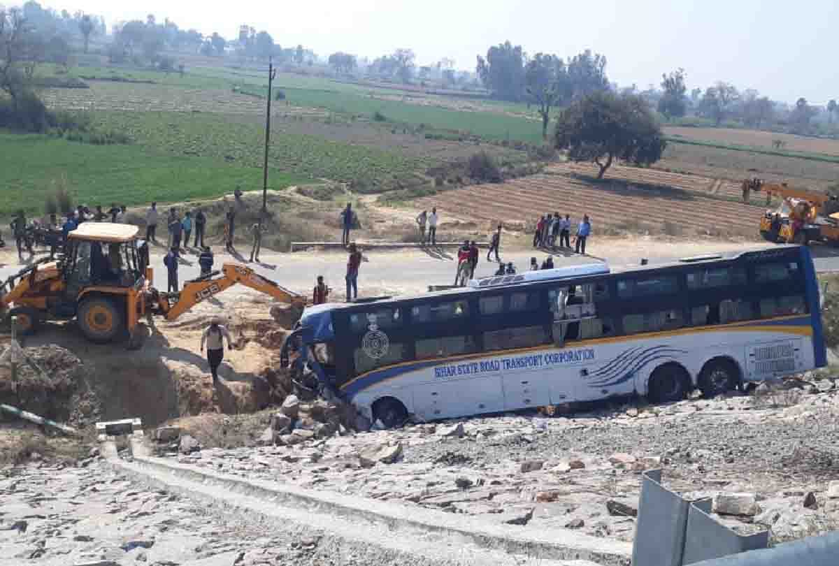 Volvo bus collided with Fortuner, six including two Delhi leaders killed