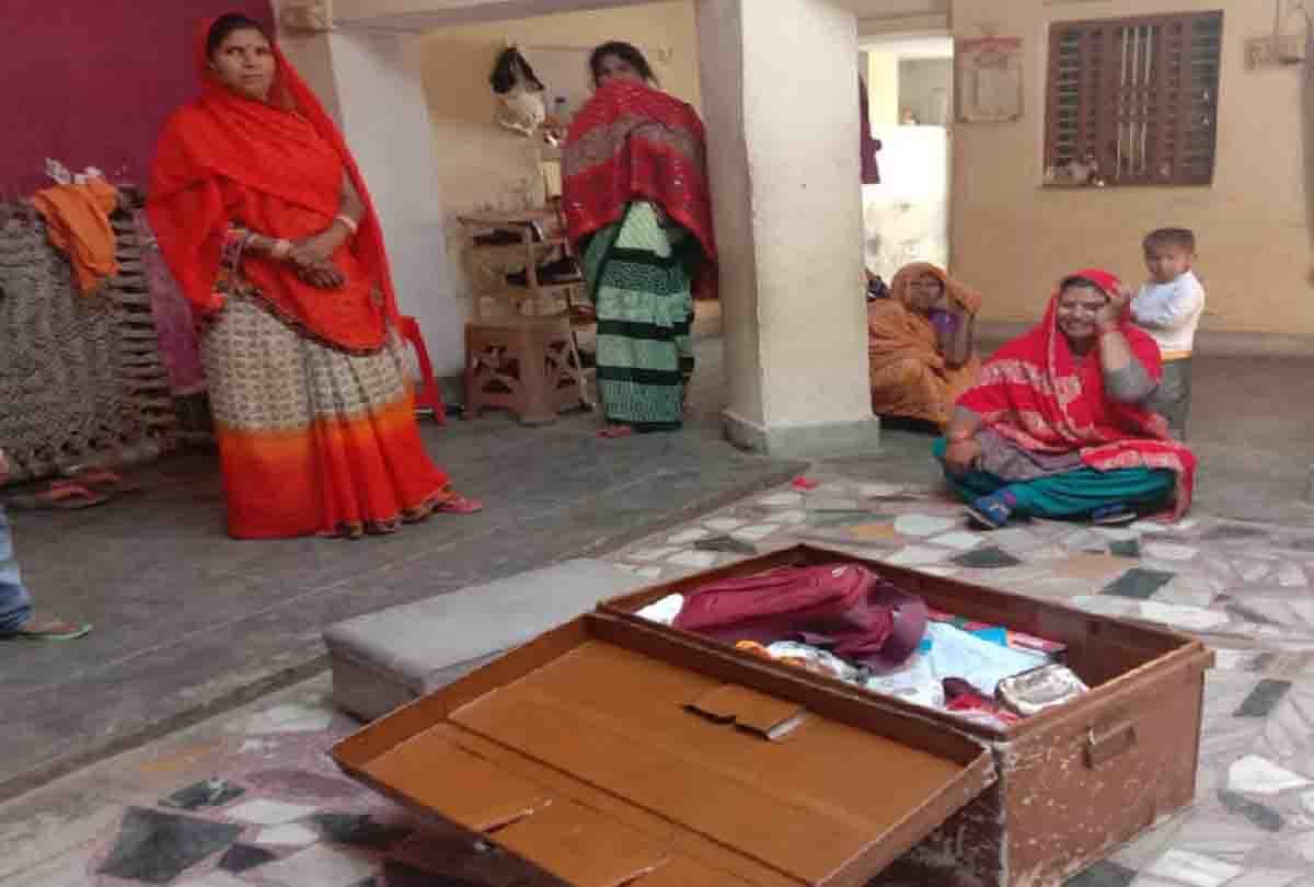 15 lakh stolen from teacher's house in Etawah