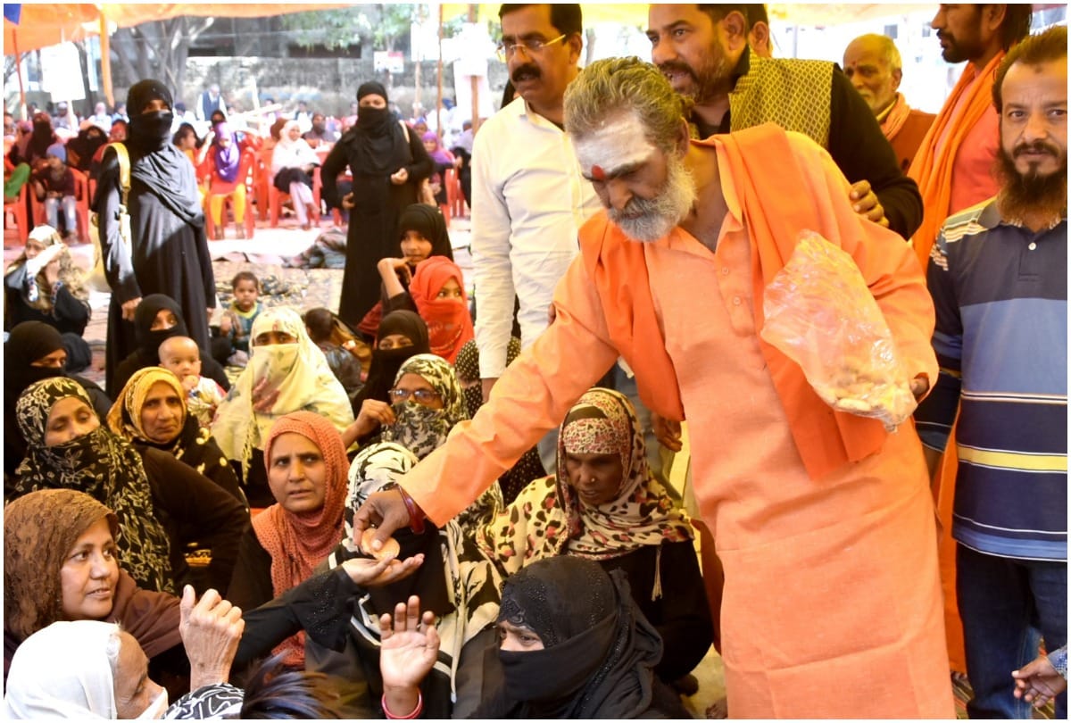 Santosh Das reached in support of women protesting against CAA