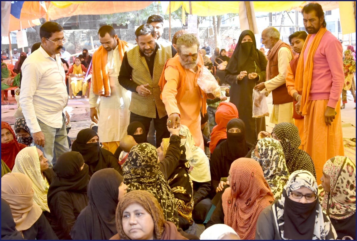 Santosh Das reached in support of women protesting against CAA