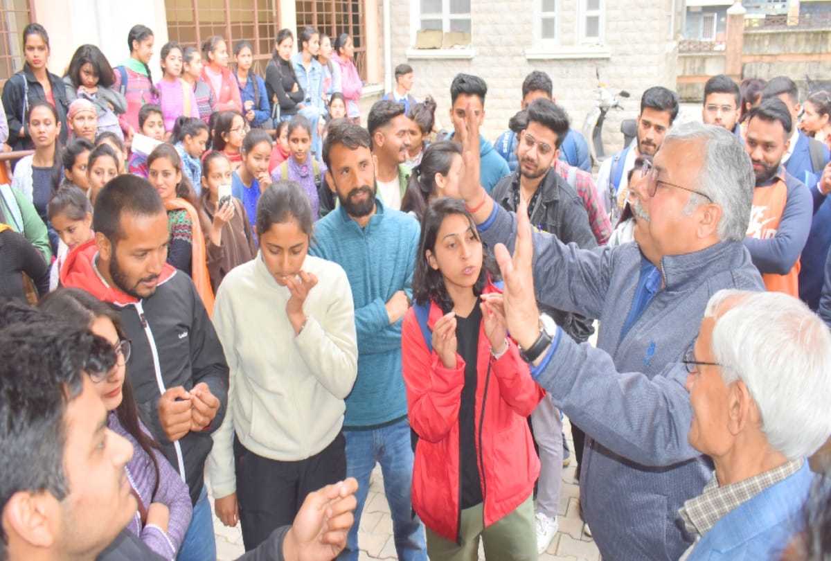 abvp protest at central university at dehra kangra
