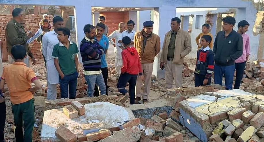 Room collapses in government school, two laborers die from suppression