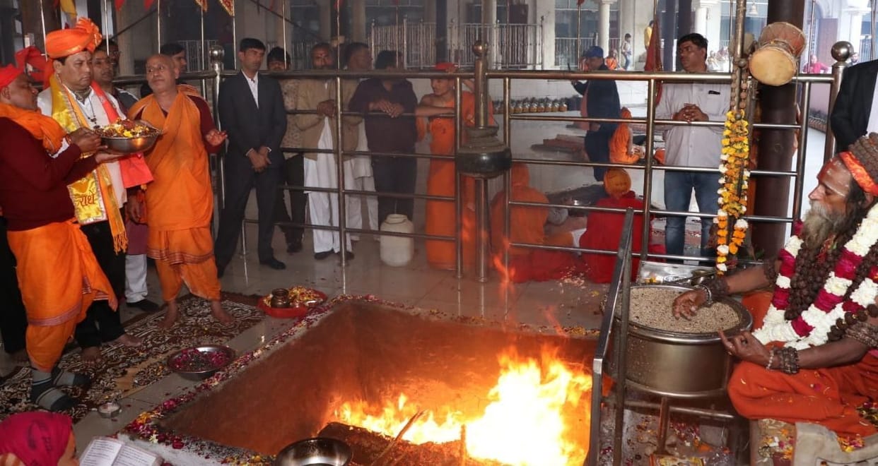 assam cm in sampla and participate in hawan