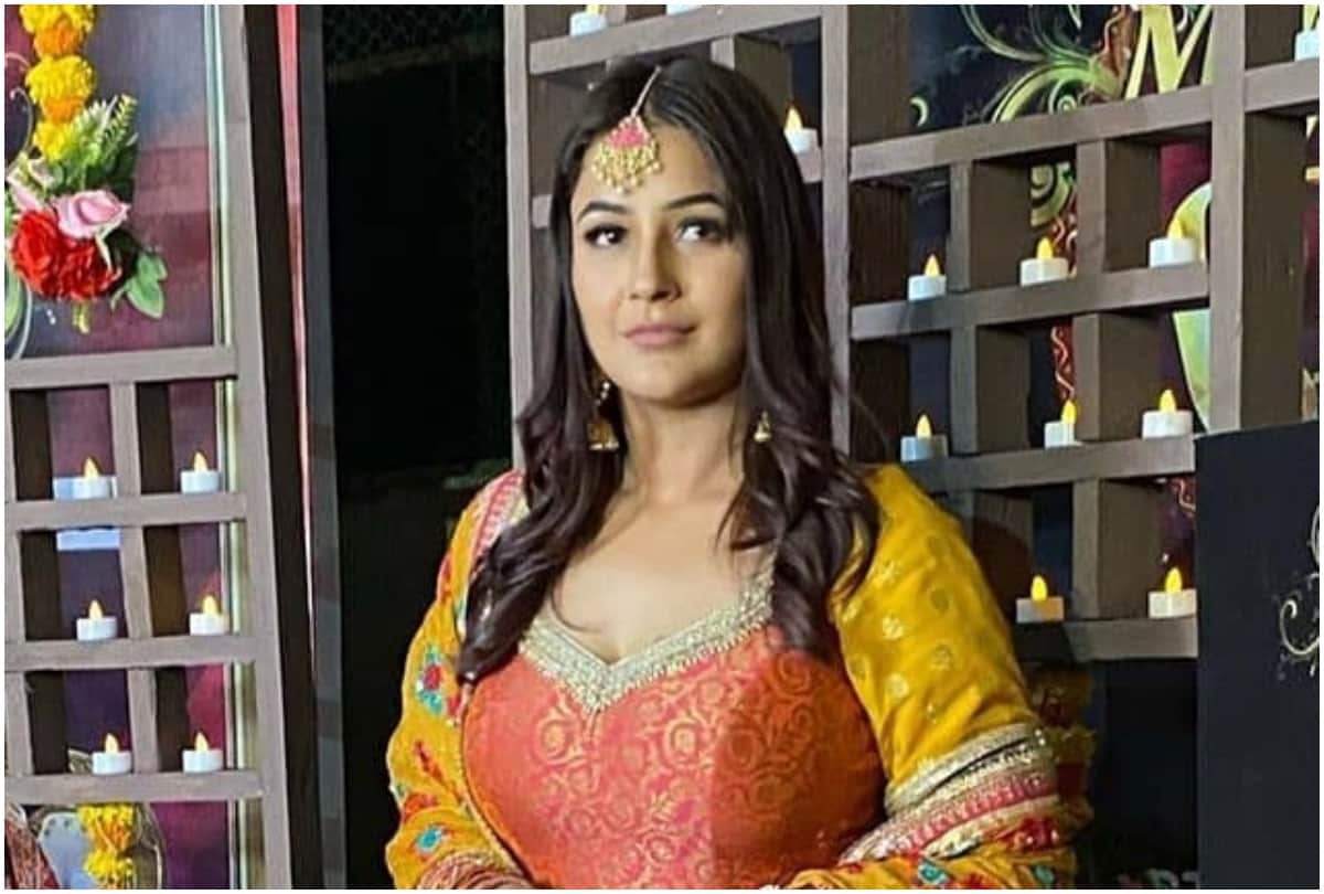 get trendy looks in lohri 2022 inspired by shehnaz gill
