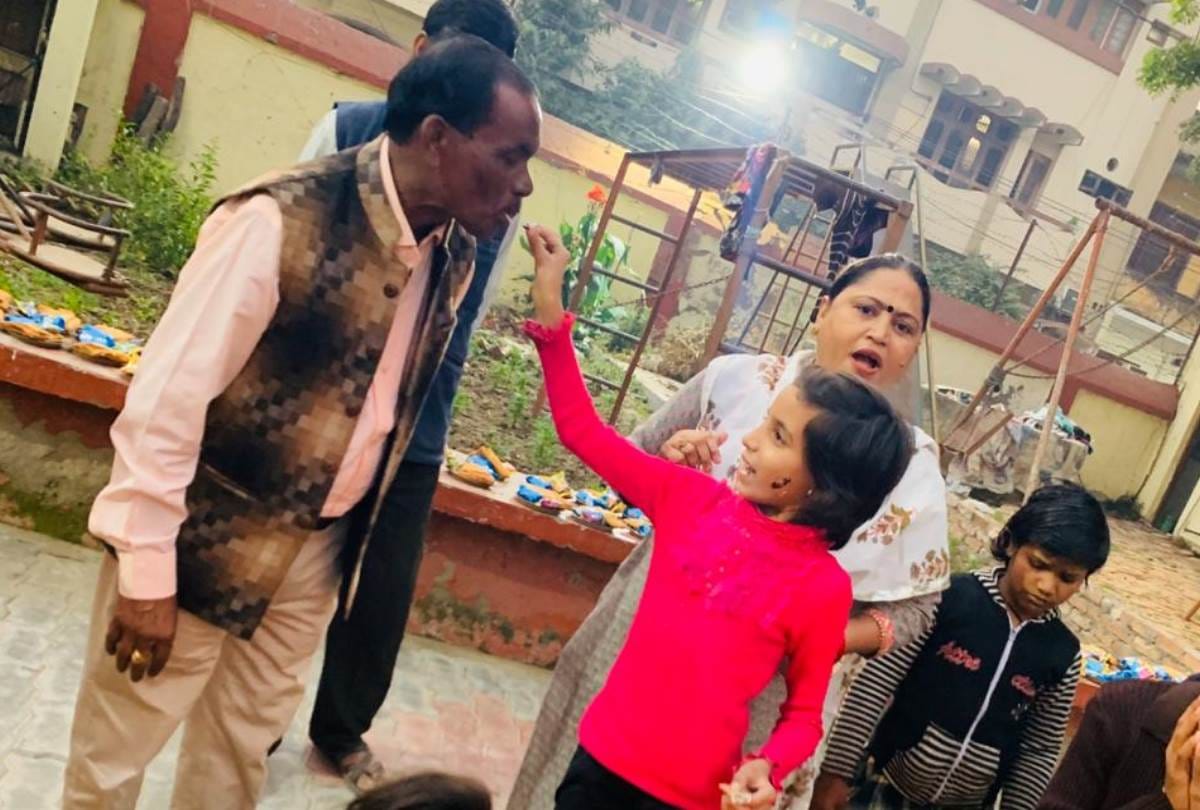 Sunita Kanojia is working for child education her daughter was died of cancer.