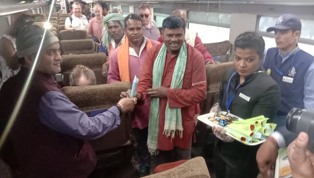 Vande Bharat celebrate first birthday railway earned from vande bharat cantt station varanasi