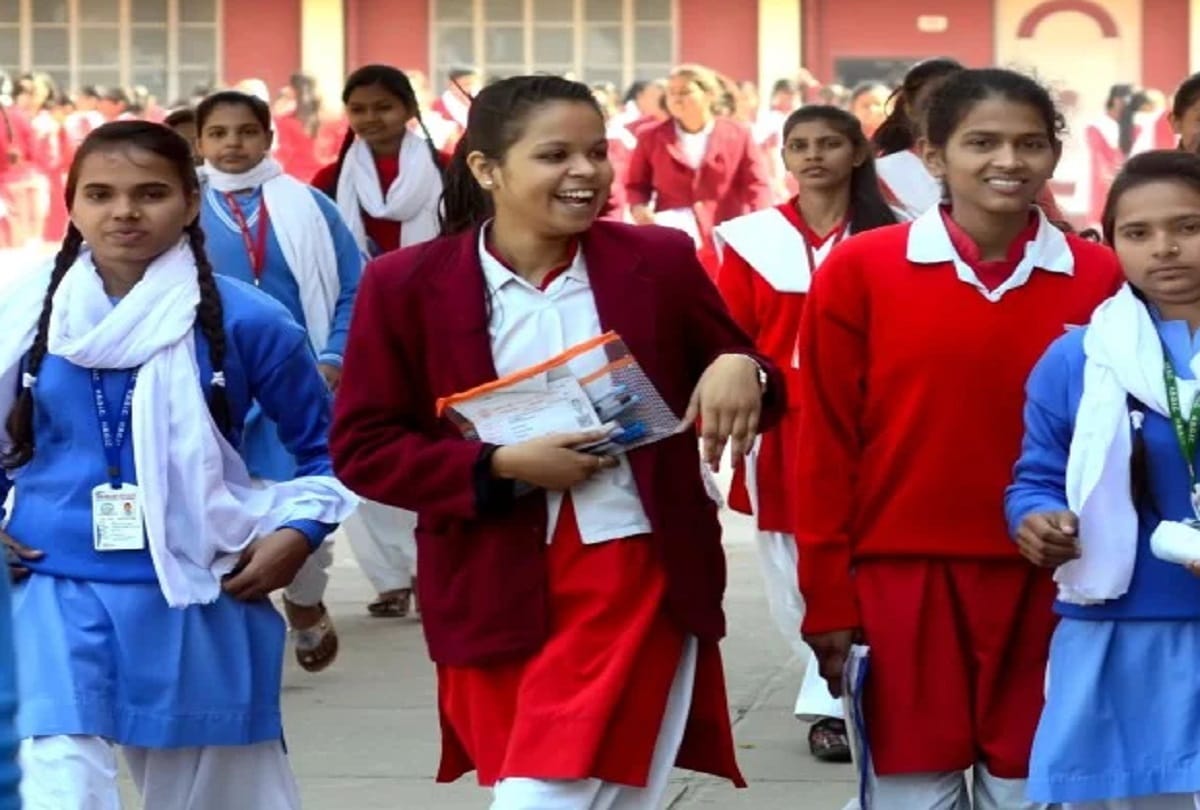 UP Board: 2.39 lacs student left examintaion on first paper 10th and 12th