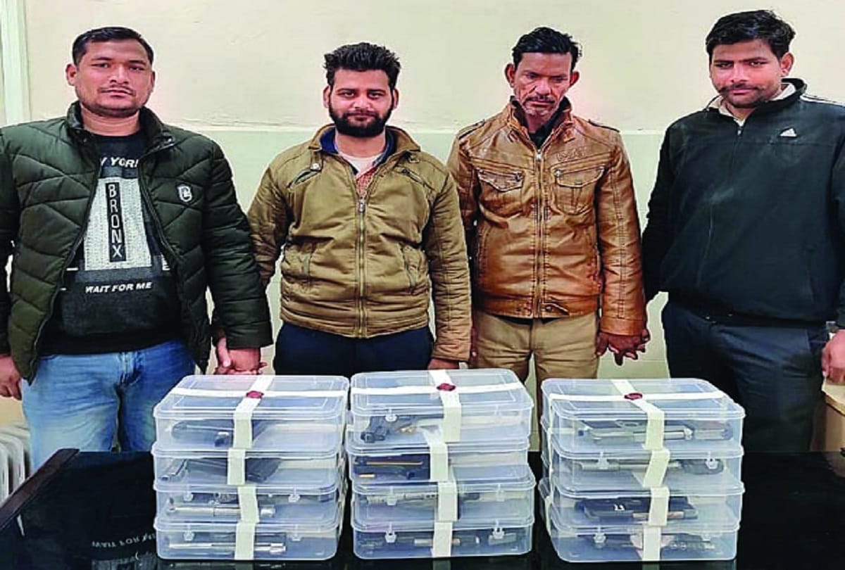 illegal weapons  were smuggling to five states two caught