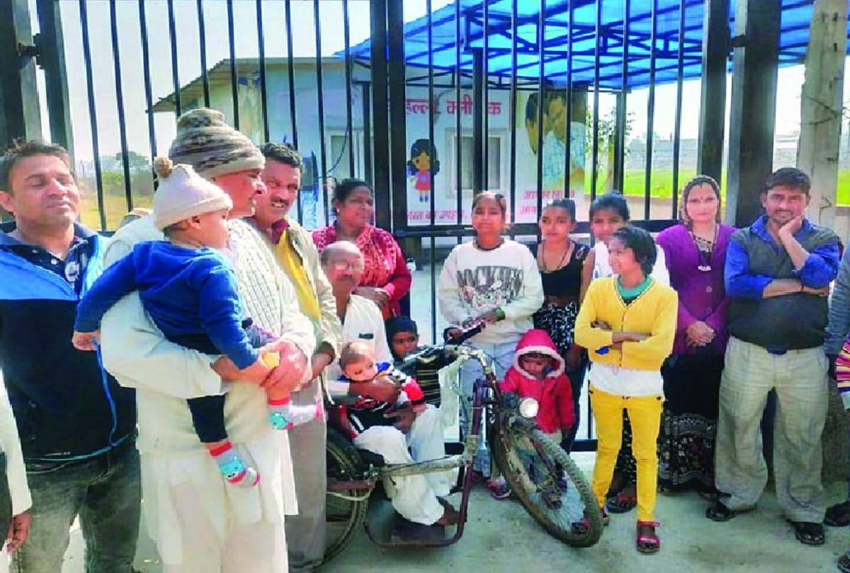 People angry over the closure of Mohalla clinic, warning of jam