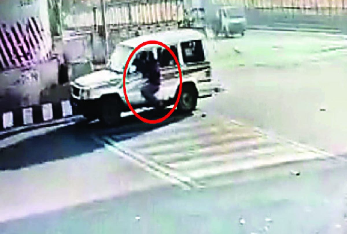 Car driver dragged young man 400 meters, death